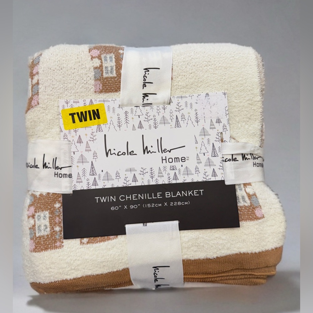 Nicole Miller Pastel Gingerbread House Blanket